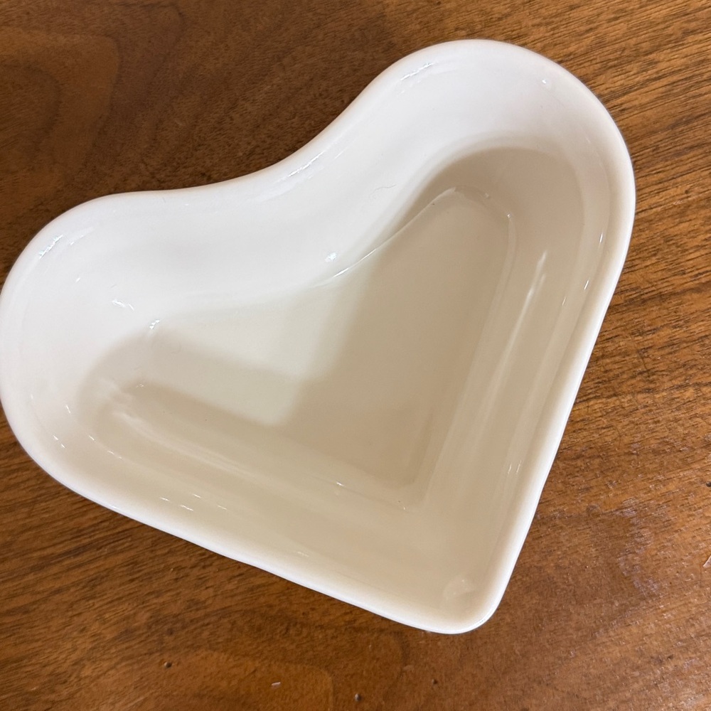 Longaberger heart dish for Valentine’s Day. Brand new never used.